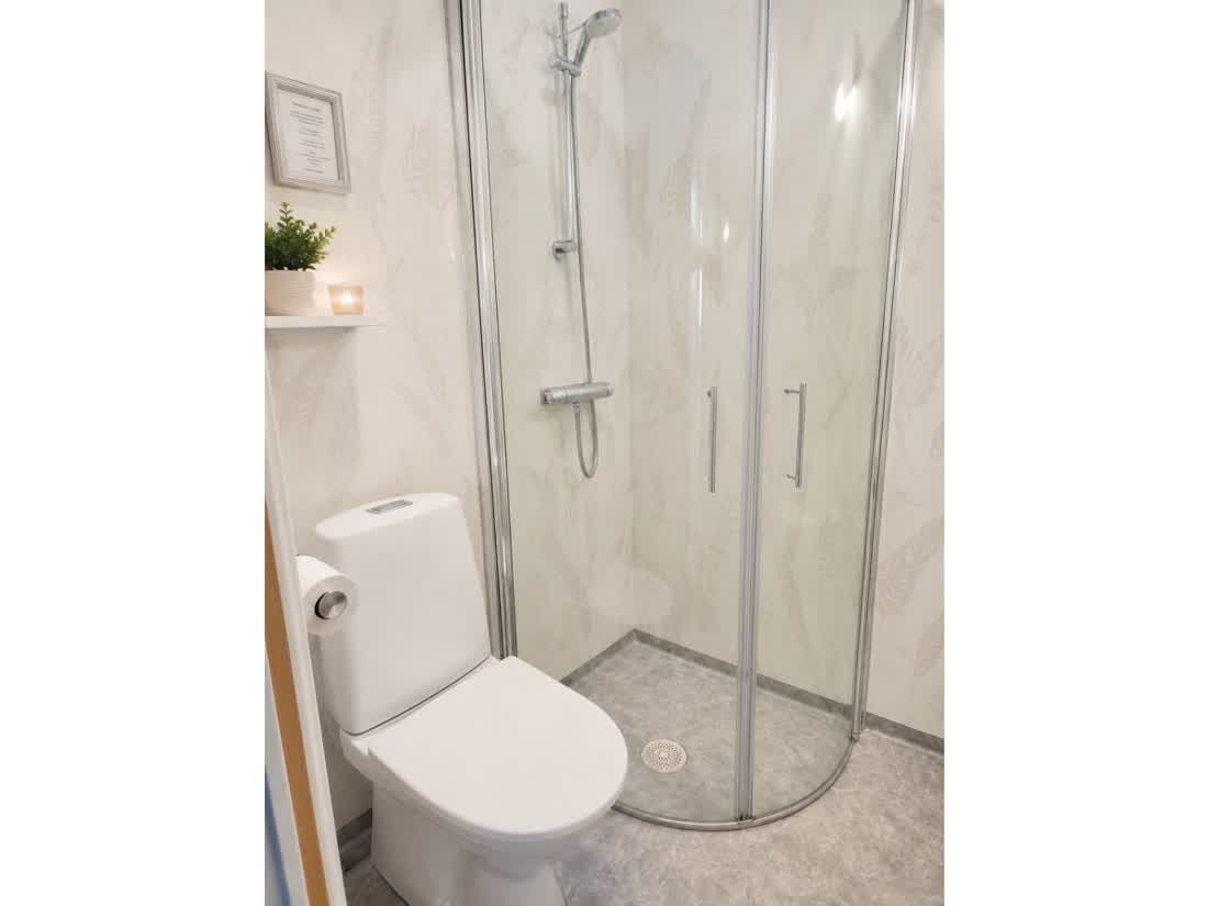Dusche und WC in Ullevi